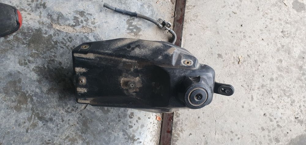 zbiornik paliwa bak korek kranik Honda CRf 250 rok 2005 części dawca