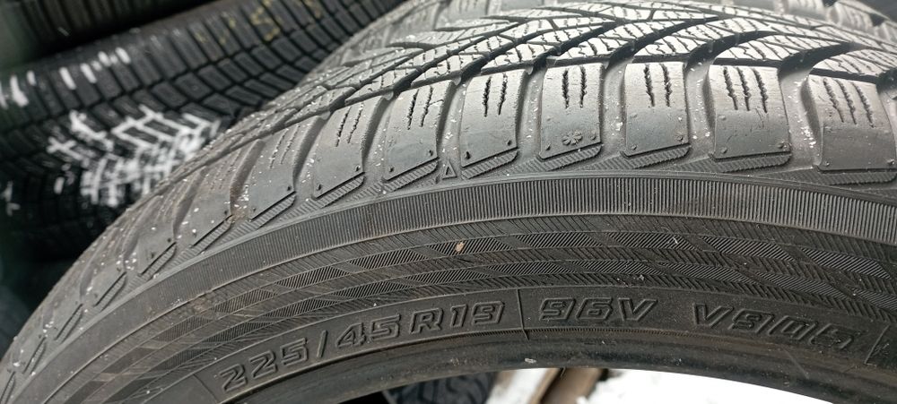 Yokohama 225 45 r19 2шт шини б'у зимова резина гума з Європи