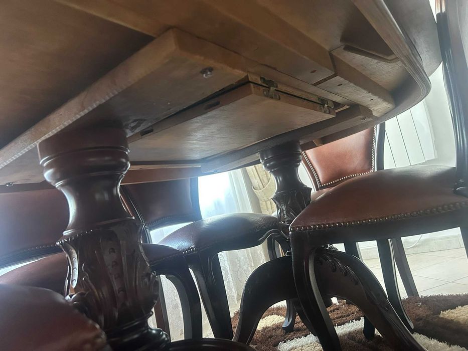 Mesa de Jantar Vintage Clássica em Madeira Escura + Conjunto de Cadeiras
