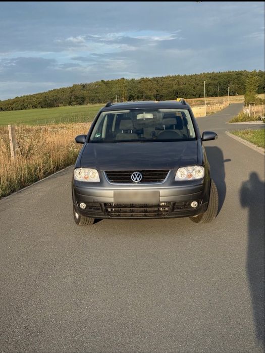 Автомобіль volkswagen touran