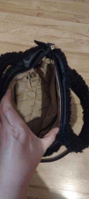Czarna torebka damska Wittchen z futerka