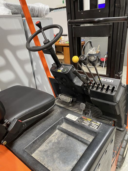 Empilhador eletrico 1300kg