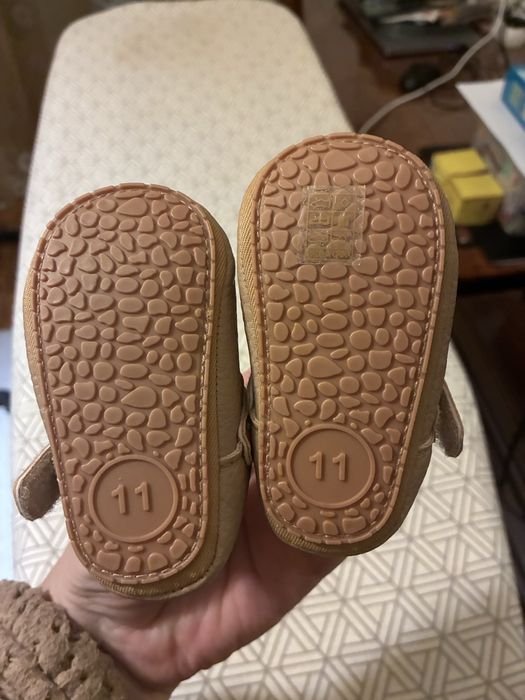 2 pares sapatos de bebe