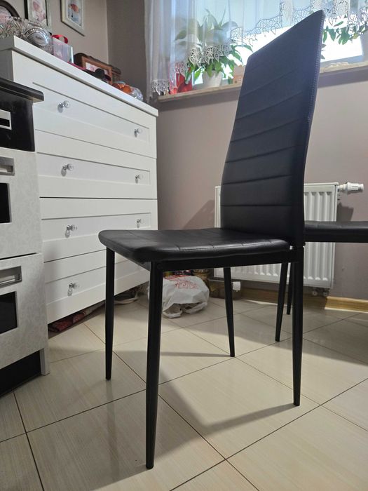 Krzesła czarne tapicerowane
