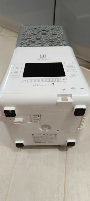 Зволожувач повітря Electrolux EHU-3815D White