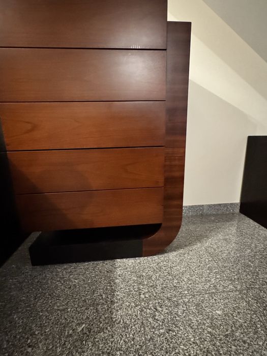 Camiseiro em madeira