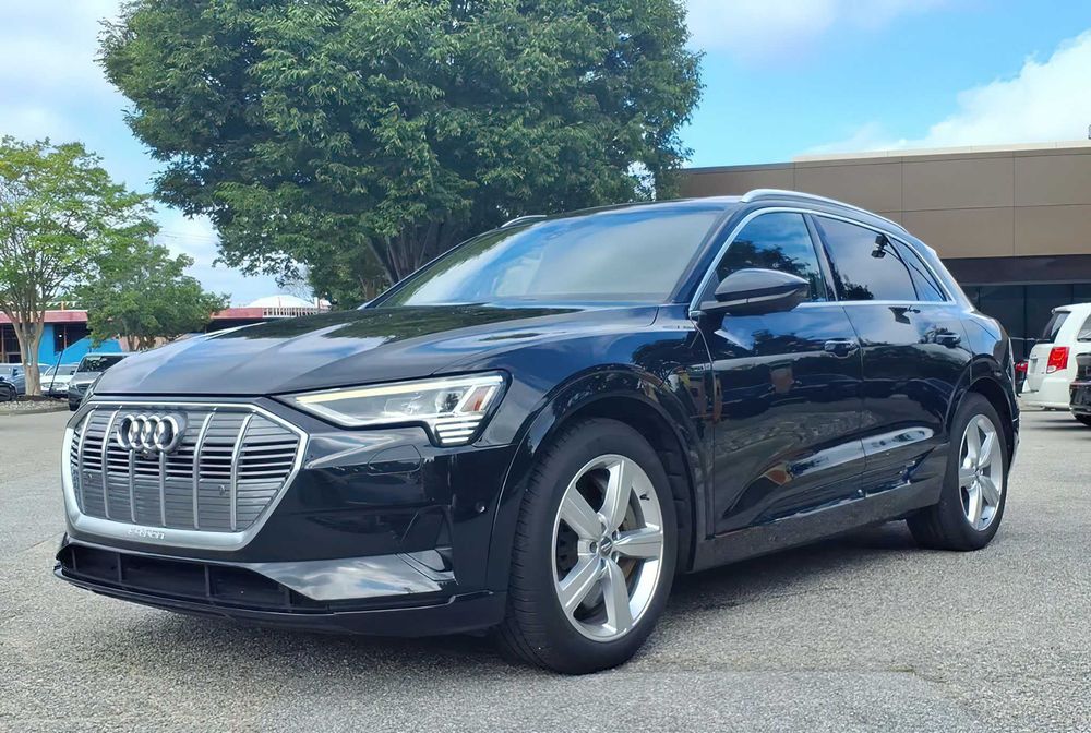 Audi e-tron      2019