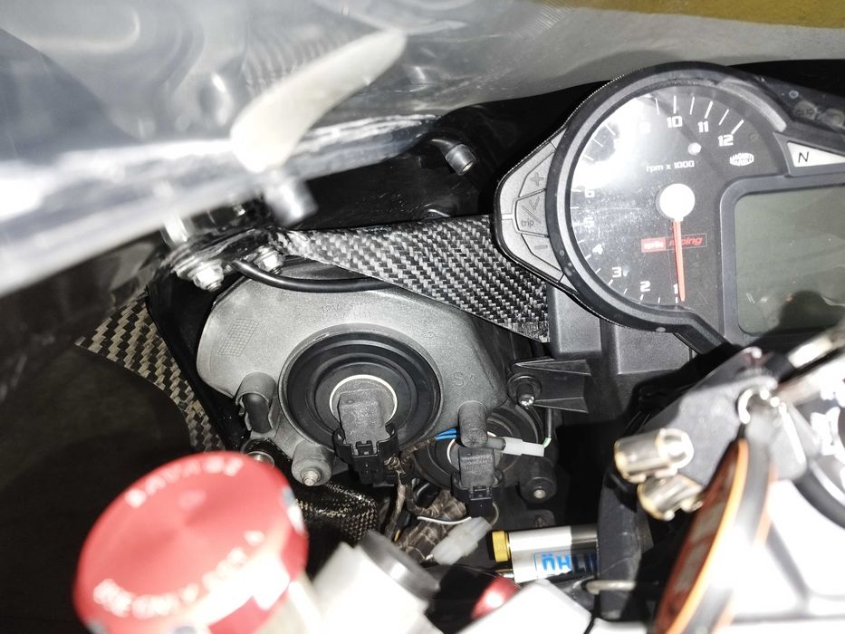 aprilia rsv 1000