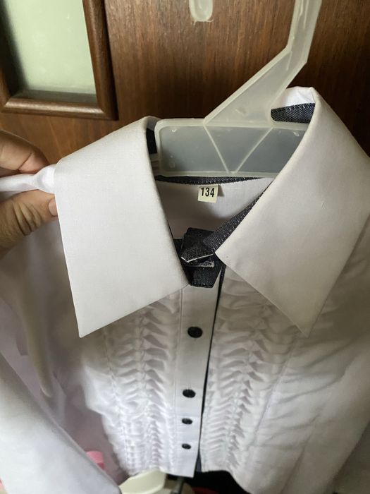 Рубашка більго кольору