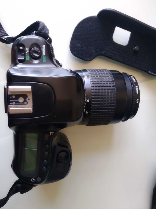 Máquina Fotográfica Nikon N50 com objectiva