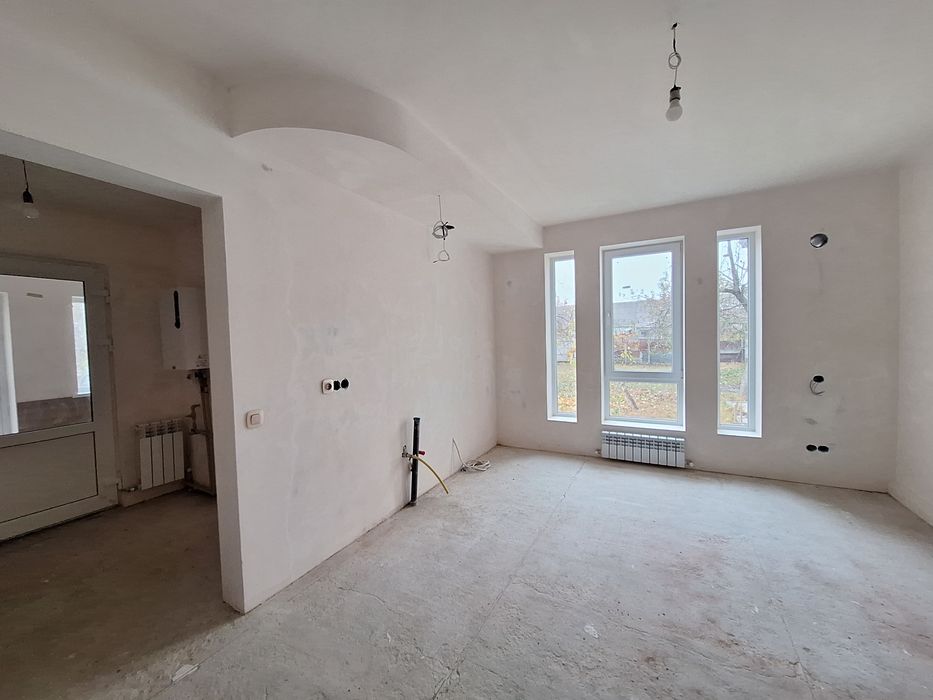 1 кімнатна 50,3 м  у центрі с. Щасливе 8 км від Києва