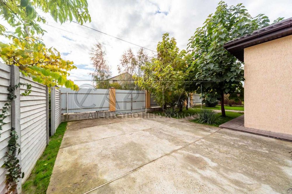 Продаж будиноку з басейном та чаном у м.Бориспіль 93м2, три спальні.