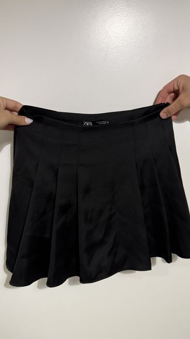 Saia preta plissada Zara