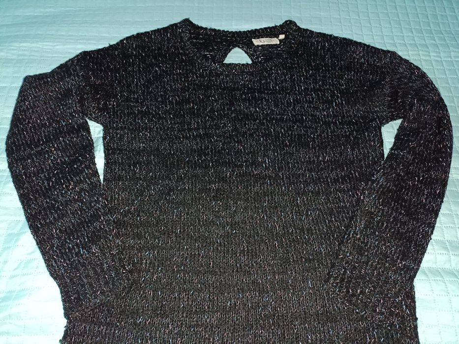 Czarny długi sweter