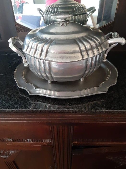 Terrina  antiga muito bonita