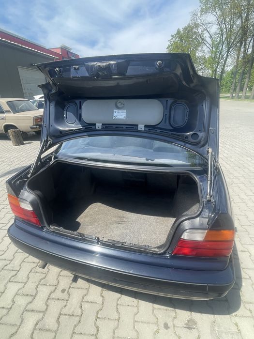Продам BMW e36 1.8 бенз