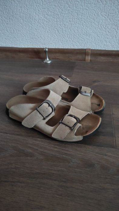 Шльопанці анатомічні