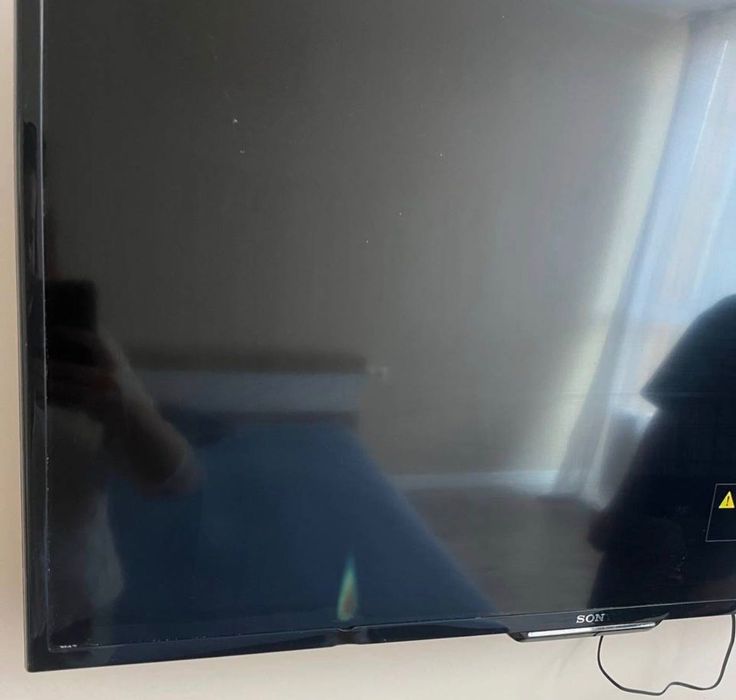 Продам телевізор Sony Bravia 40”, є пошкодження!