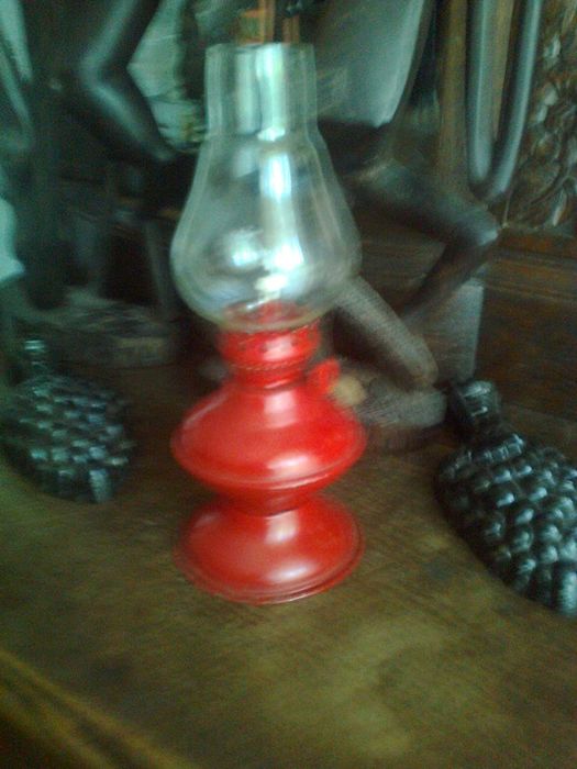 Metalowa lampka naftowa