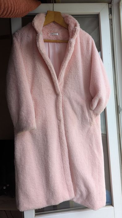 Рожеве плюшеве пальто