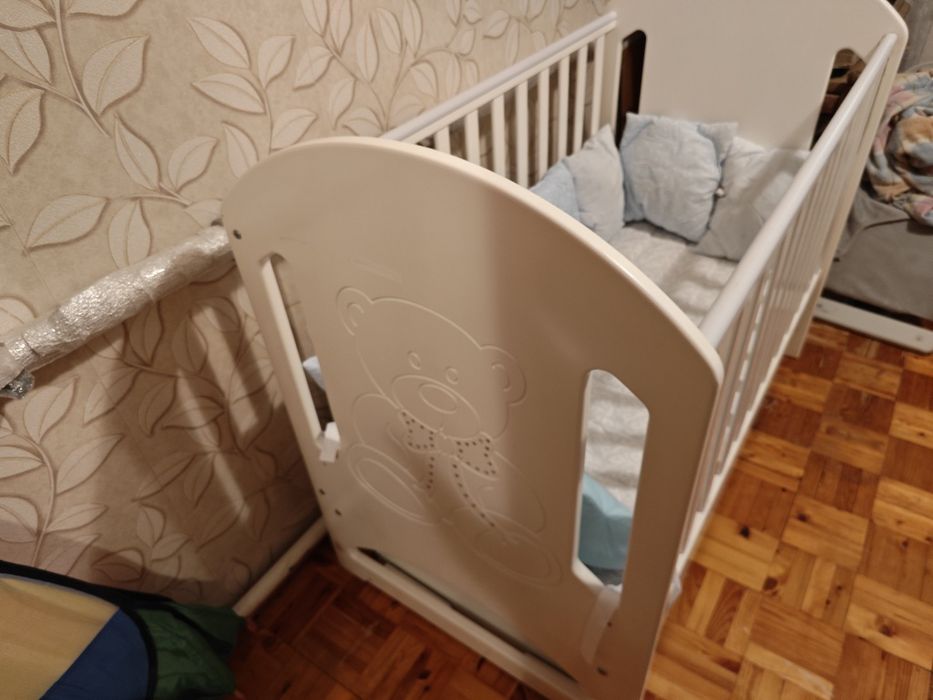 Кроватка дитяча, дитяче ліжечко з маятником
