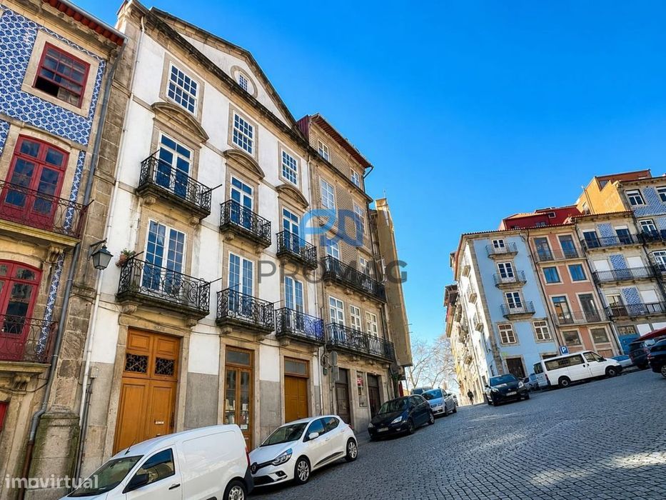 Prédio com Comércio - Baixa do Porto