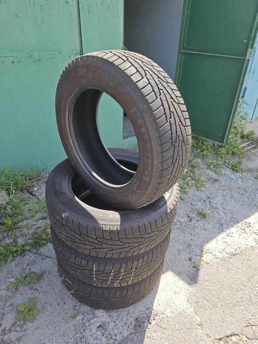 Продам клмплект резины Kumho  Izen kw31. 215/60 r17. Зима