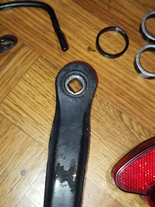 Запчасти сиденье, шатуны. Цена за все.