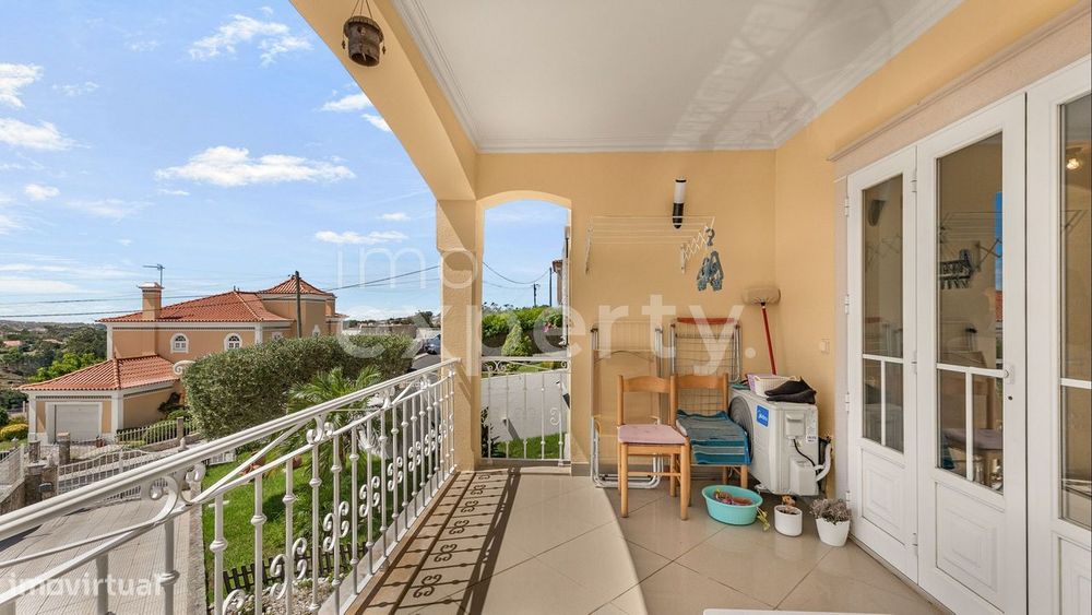Moradia com 3 suites e piscina coberta a 10 min das praias da Ericeira