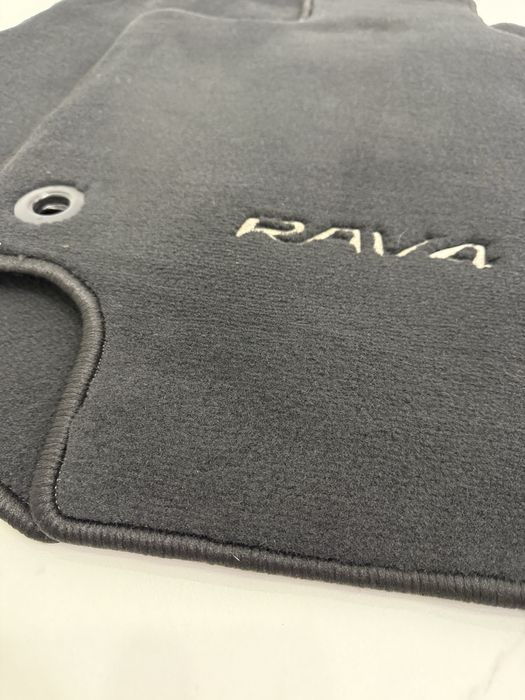 Килим на авто RAV 4