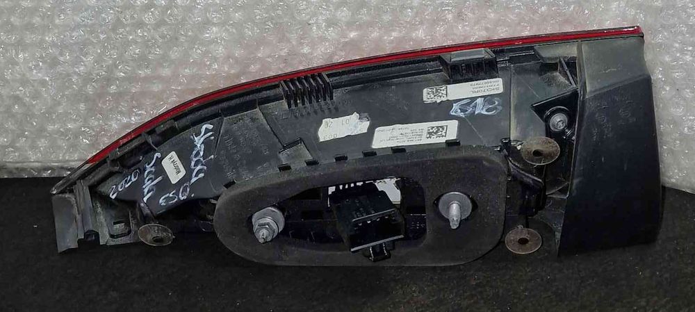 Farolim da Mala Esquerdo 657945307A - SKODA SCALA