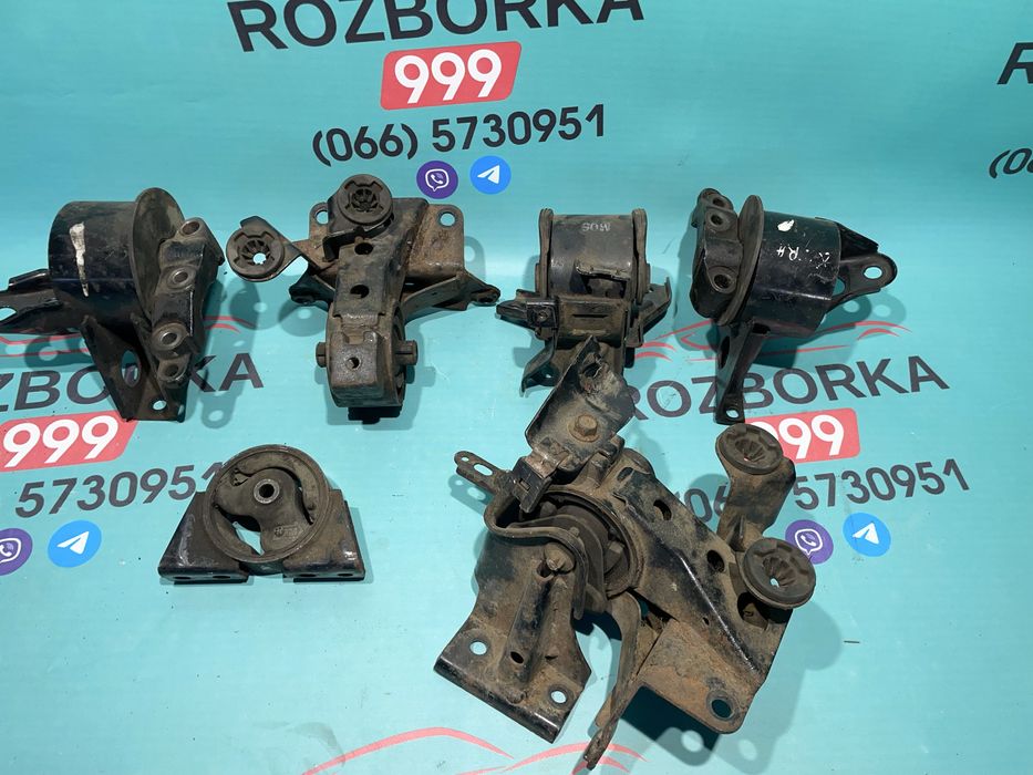 Подушка двигуна кронштейн Nissan X trail T30 Х трейл Т30