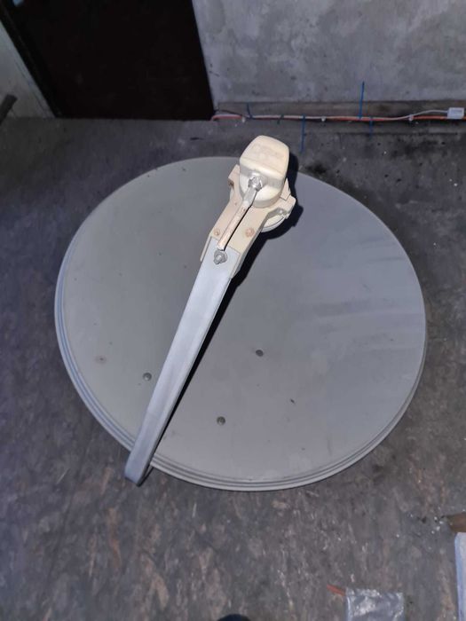 Antena satelitarna z konwerterem LNB – kompletna czasza / talerz