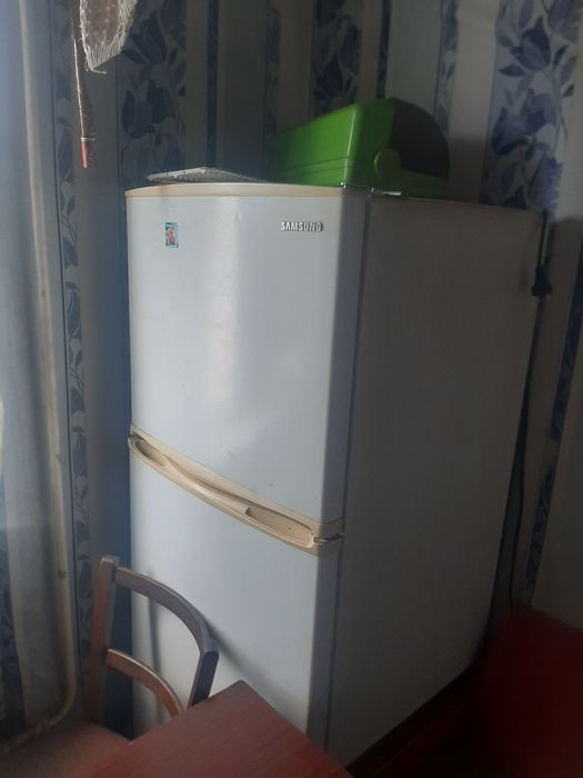 Холодильник б/у.