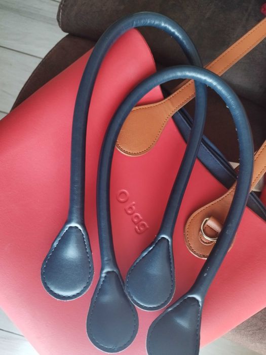 O mini w pięknym odcieniu czerwieni bag