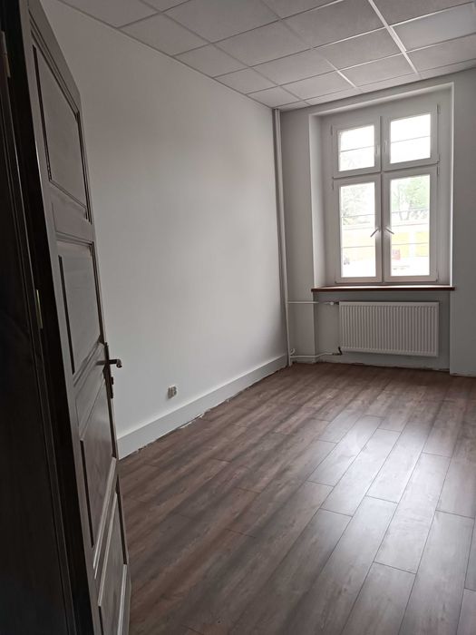 Lokal użytkowy 13,62 m2 na wynajem, biuro, usługi. Parking.