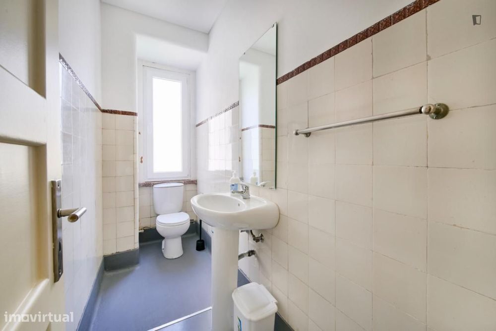 Quarto - localizado em Alameda Lisbon