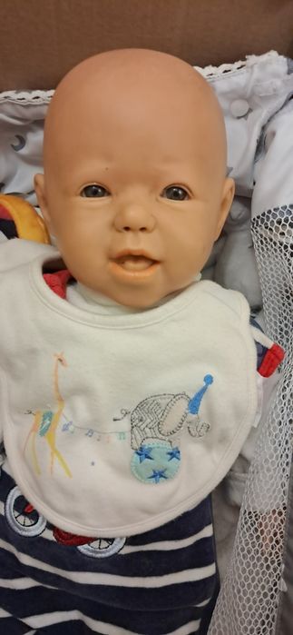 Baby reborn  50 cm com enxoval e berço.