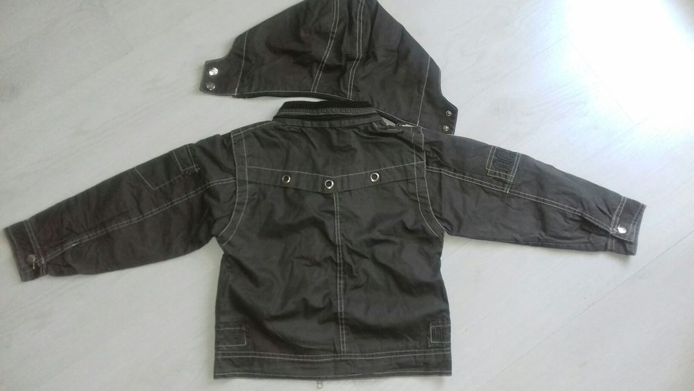Продам куртку ветровку на мальчика