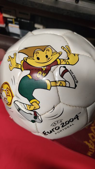 Bola oficial Kinas Euro 2004