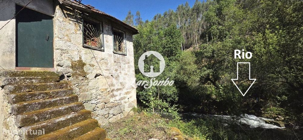 2 Moradias para Restauro com Vistas para o Rio Ferreira em Lordelo,...