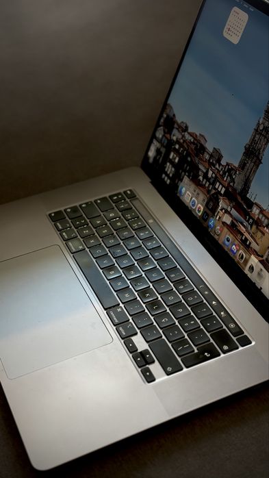 MacBook Pro 16" 2019 - i7 9750H / 32GB Ram / 512GB / Radeon Pro 5300M 4GB