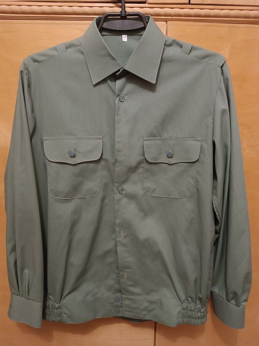 Рубашка военная защитного цвета с длинным рукавом