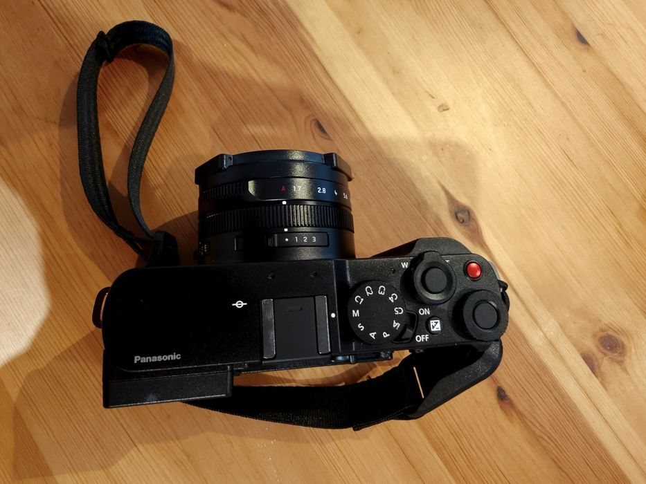 Panasonic Lumix DC L10 com accesorios
