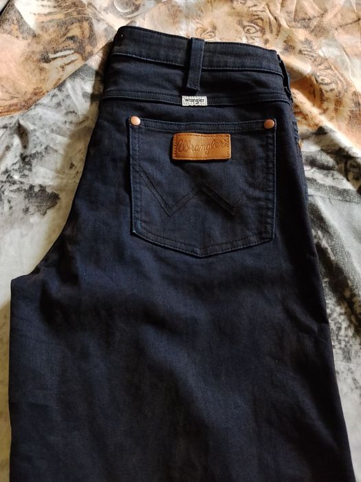 джинси Wrangler  (наш 44-46)з ефектом м'якого бархату