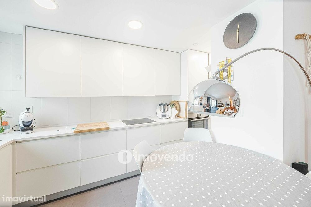 Apartamento T2 exclusivo, com estacionamento, no Parque das Nações