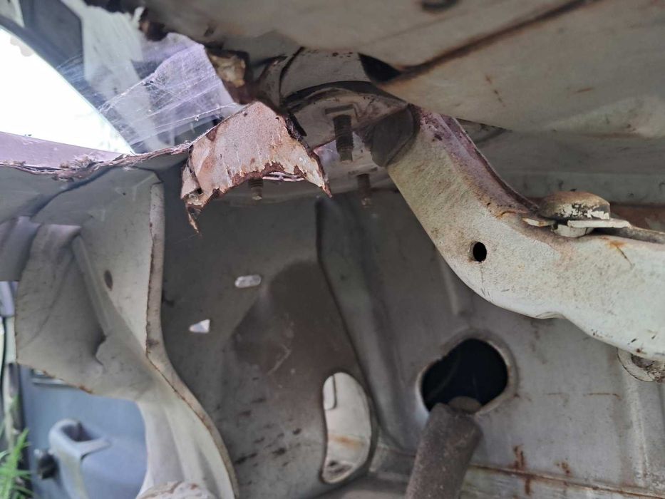 Петлі завіса ляди кришки багажника форд Сієрра седан