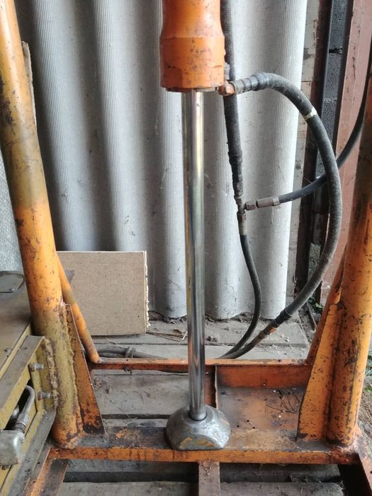 Прес гідравлічний ручний.