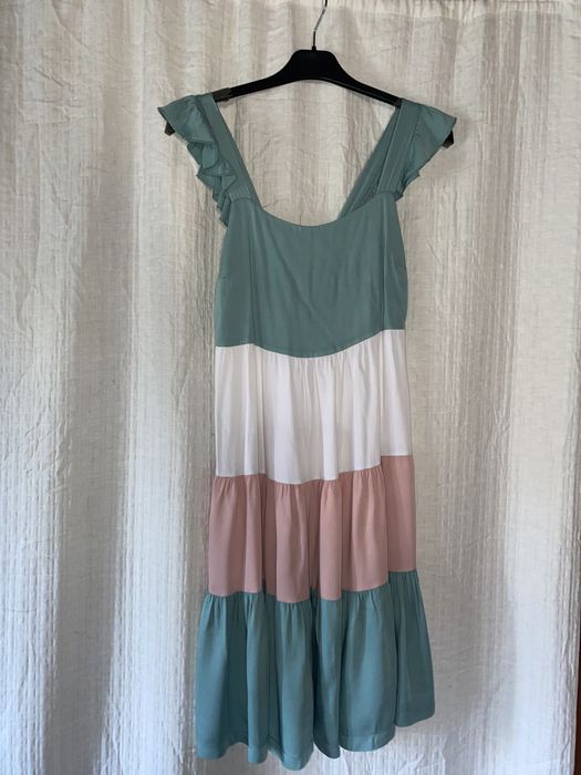 Vestido abaixo um pouco do joelho M/L