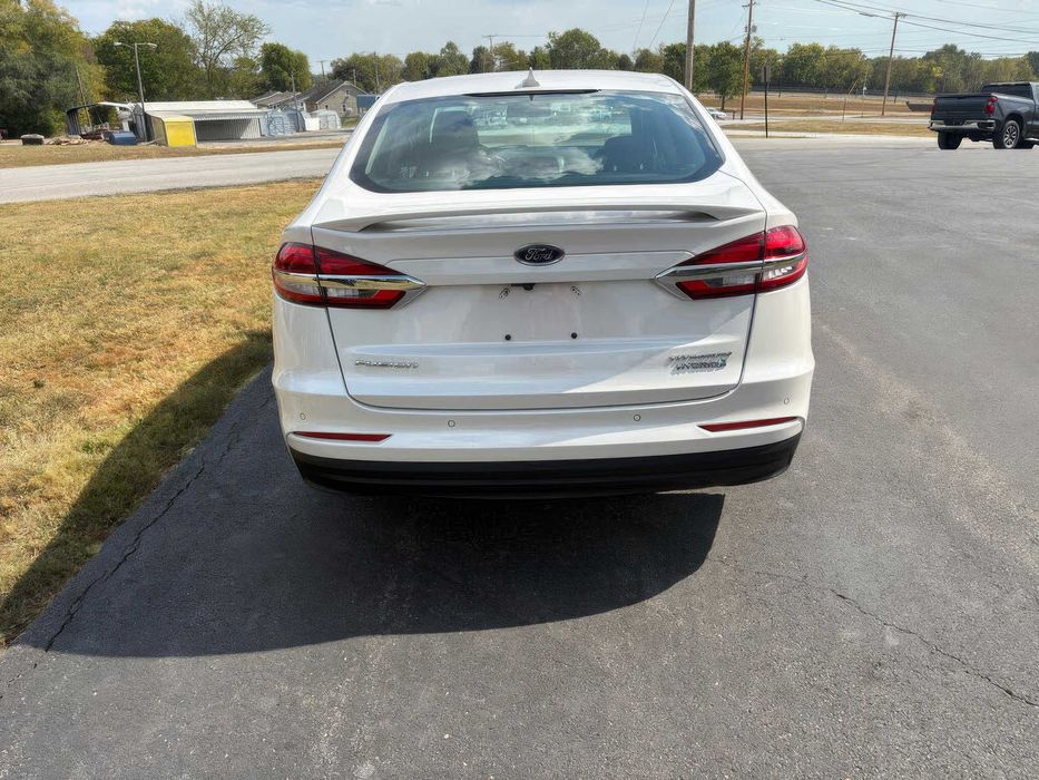 Ford Fusion Hybrid Titanium      2019